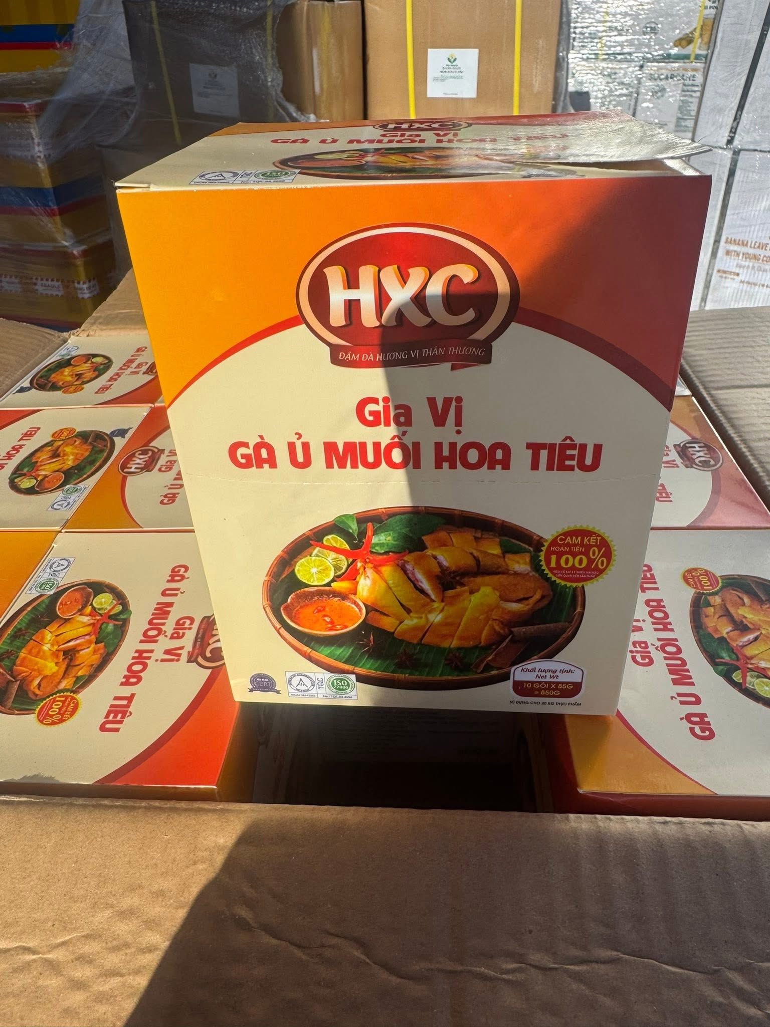 Gà ủ muối hoa tiêu (Sichuan Pepper Salt-Baked Chicken)